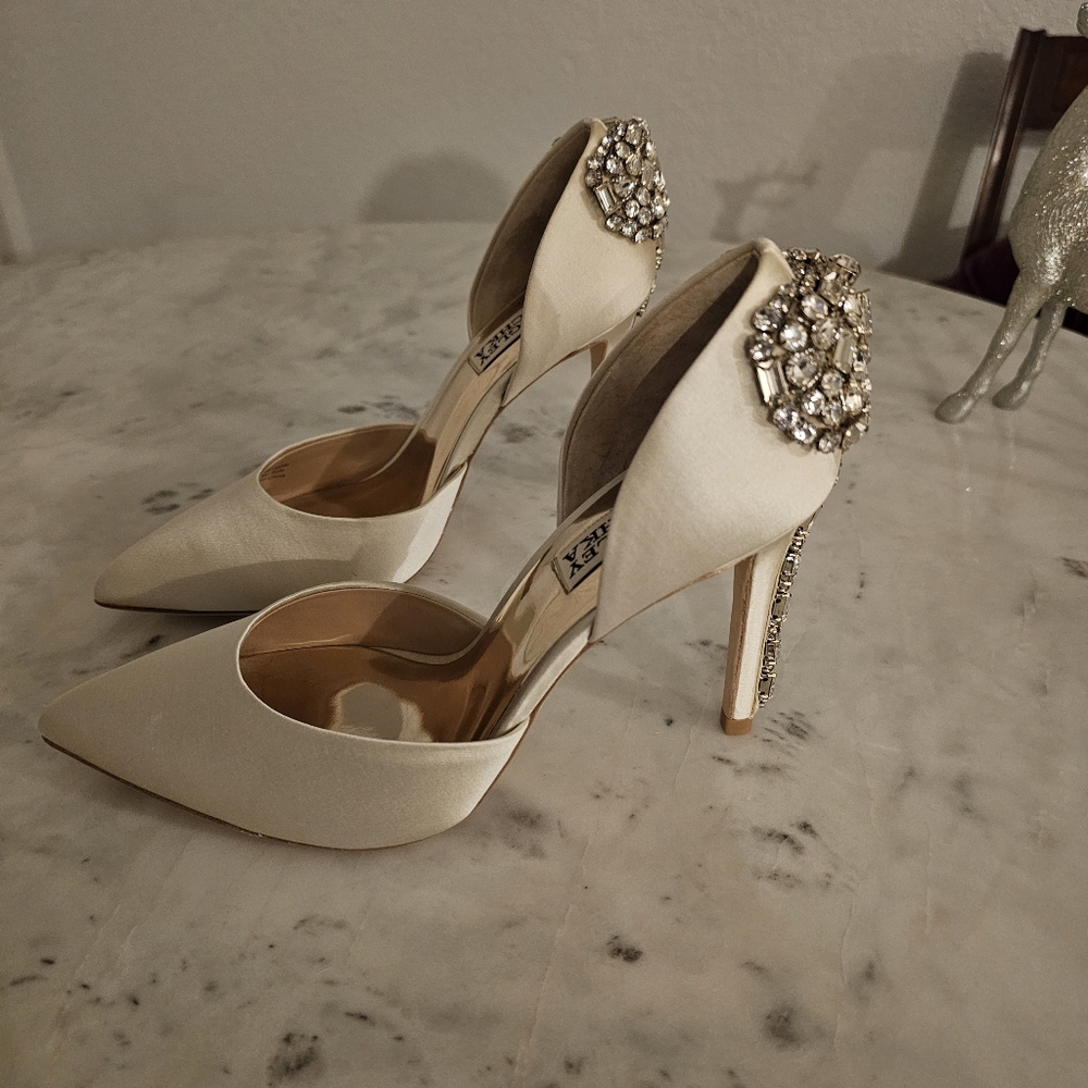 Badgley Mischka Parker Heels Size 7 Ivory